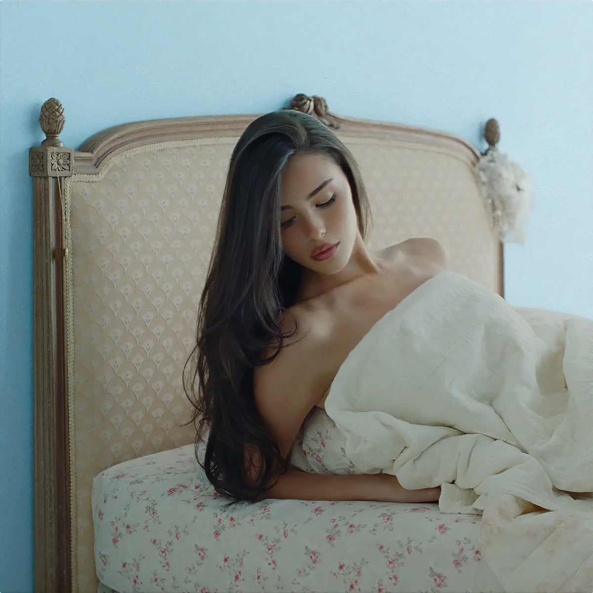Madison Beer Locket 2026 LP alternate cover, dusty blue limited edition vinyl, dream pop / indie pop