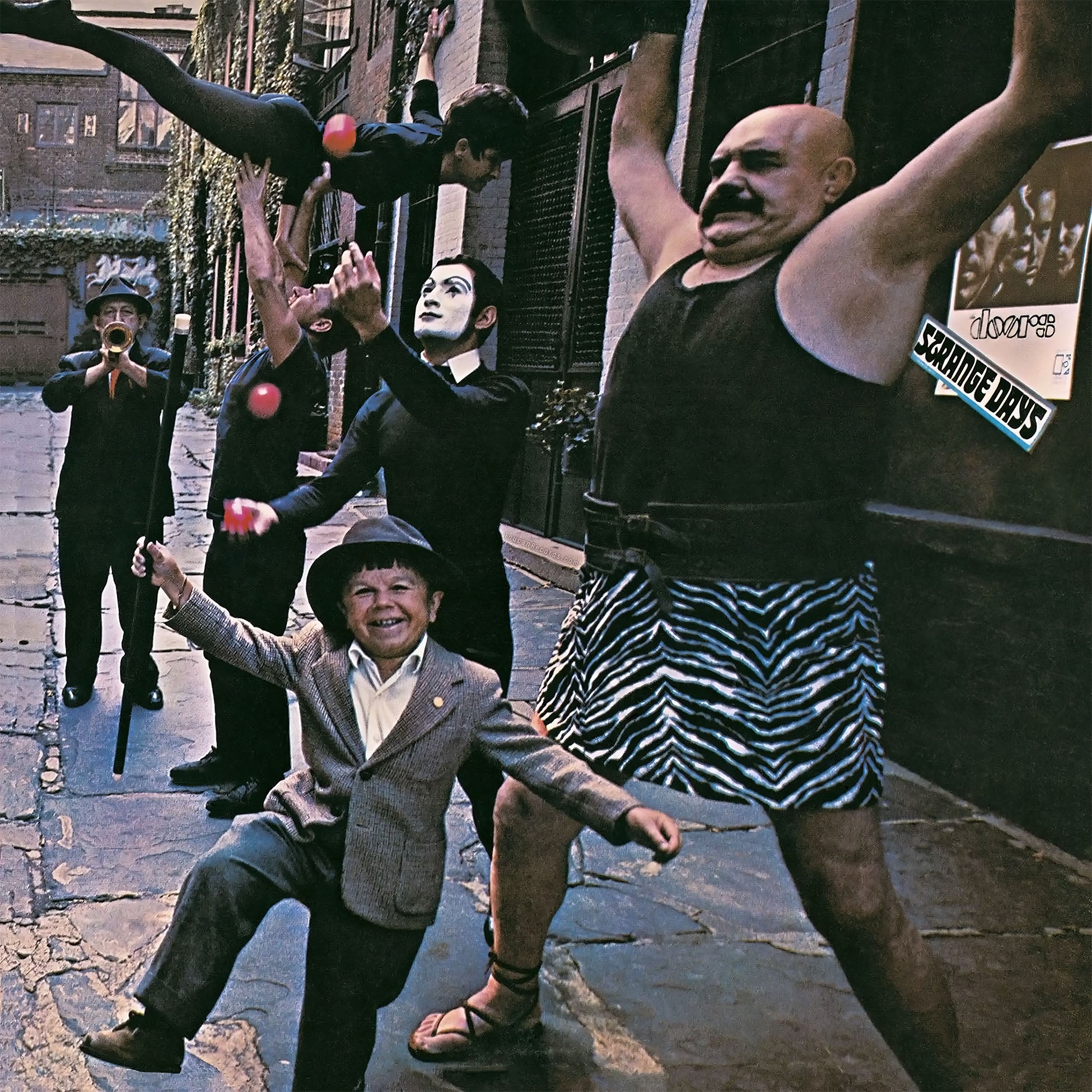 The Doors Strange Days 180g black vinyl LP album cover for the original stereo mix reissue of the classic rock album.